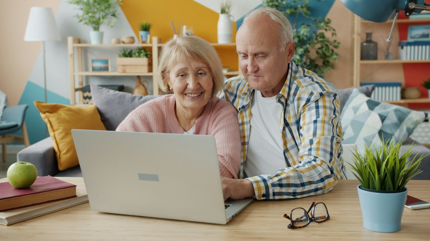 Patient receiving a telemedicine specialty consultation at home